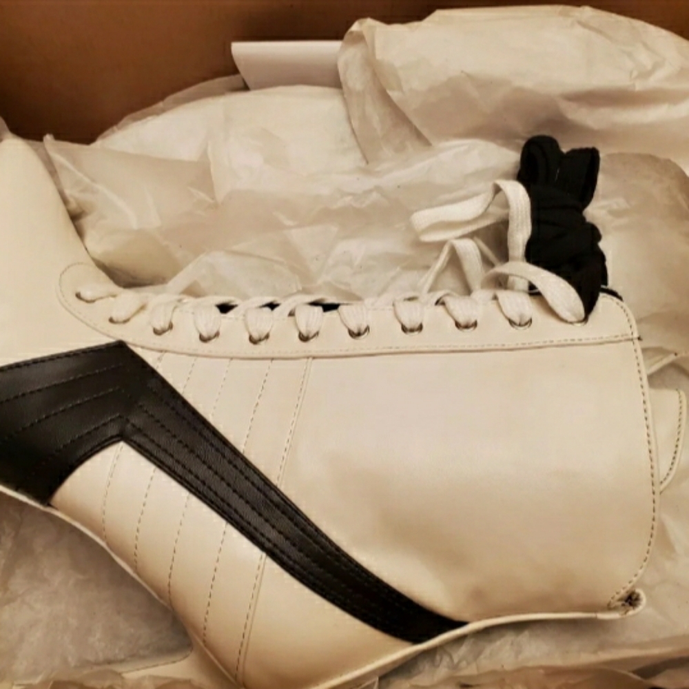 Womens Lace up Pointy Toe Stilettos - Picture 2 of 8